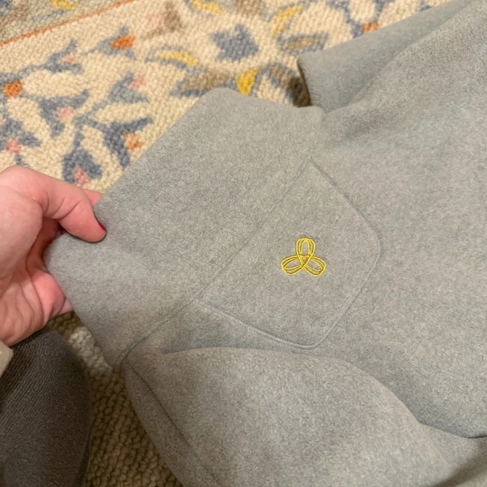 Aritzia Golden Polartec® 200 1/4 Zip Sweater Heather Chrome Gray - Picture 9 of 9